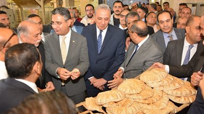 بالصور.. وزير التموين يتفقد مخبز شركة مطاحن وسط وغرب الدلتا بطنطا