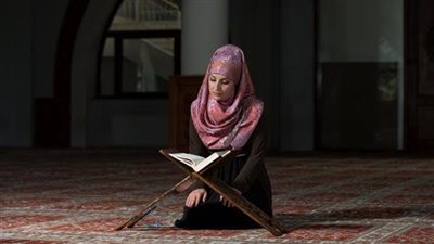 هل تجوز الصلاة بالمكياج بعد الوضوء؟.. دار الإفتاء تجيب 