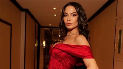 ديميت أوزدمير تفاجئ جمهورها بكلمات عربية في مهرجان ضيافة (صور) 