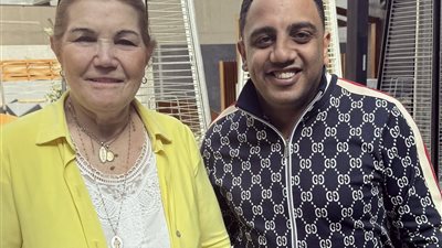 أوس أوس يشارك صورة مع والدة كريستيانو ويعلق: أنا والحاجة (صور)