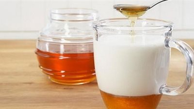 فوائد مذهلة عند تناول الحليب بالعسل قبل النوم