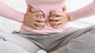 تقلصات المعدة.. أسباب تنذر الإصابة بأمراض خطيرة