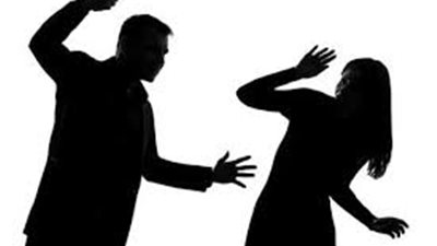 زوجي يضربني وأريد أن أثبت ذلك للمحكمة.. ماذا أفعل؟