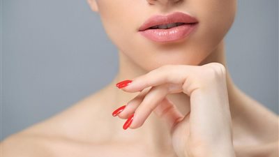 في الشتاء.. 5 طرق فعّالة لترطيب شفتيك من التشقق 