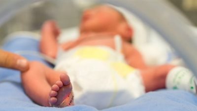 عاقر تنتحل صفة ممرضة لخطف رضيع من مستشفى في التبين