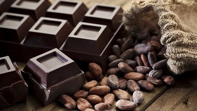 دراسة تكشف عن فائدة مذهلة لتناول الشوكولاتة الداكنة