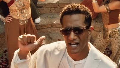 برج الثور.. محمد رمضان يروج لأغنيته الجديدة بشخصية السادات
