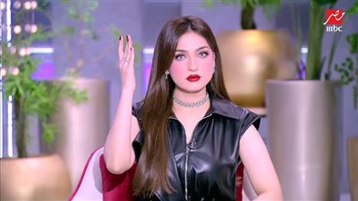 ياسمين عز تثير غضب السيدات: بدل ماتنشفي شعرك بالسيشوار دفي السرير لجوزك