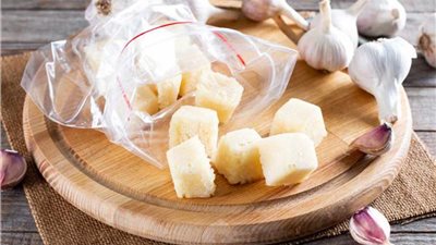 لست البيت.. أفضل طريقة لتخزين الثوم بسهولة 