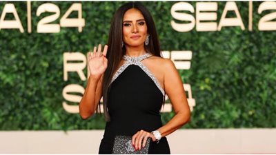 زينة تكشف عن ما دار بينها وبين فنانة عالمية في مهرجان البحر الأحمر السينمائي