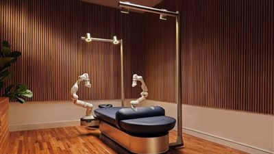 روبوت يتعدى بالضرب على سيدة خلال جلسة تدليك