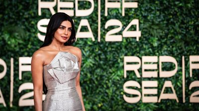 حفل توزيع جوائز مهرجان البحر الأحمر السينمائي يستقطب أيقونات السينما العالمية 