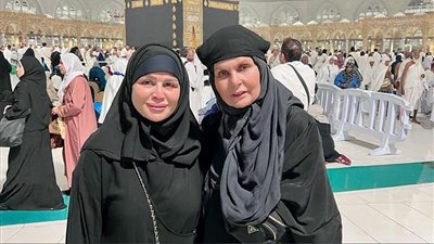 إلهام شاهين تصطحب يسرا لأداء مناسك العمرة (صور)