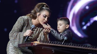أصالة تفتتح حفلها بالكويت بـ«الطفل المعجزة» وتفاعل كبير من الجمهور
