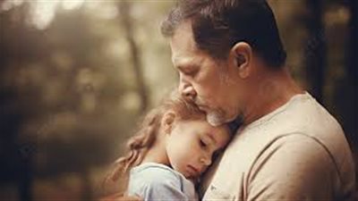 تفسير حلم حضن الأب للعزباء والمتزوجة والحامل