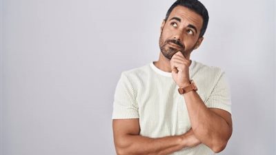 شاب في حيرة: «مشكلتي مع خطيبتي بحجابها يسبب عائق في الوسط الاجتماعي» ما الحل؟ 