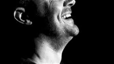 تفسير حلم الضحك مع الميت في المنام