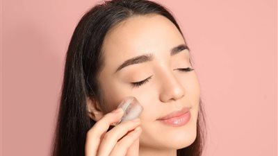 3 فوائد مبهرة لبشرتك بدون تكلفة من خلال مكعبات الثلج فقط