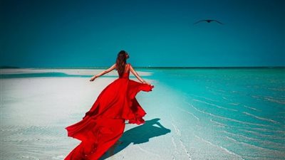 قد يكون رحلة لاكتشاف الذات.. تفسير حلم الفستان الأحمر في المنام