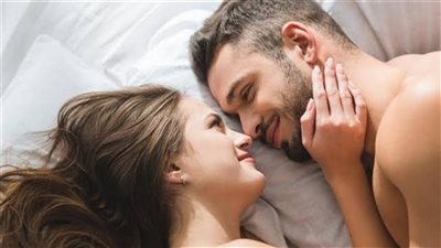 سيدة تسأل: هل من حقي أن أطلب العلاقة الحميمة من زوجي؟