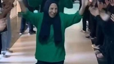 لقطات لطلاب مدرسة يقيمون ممر شرفي للعمال تحصد تفاعل واسع عبر السوشيال ميديا (صور)