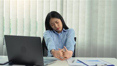 الصحة العالمية: النساء أكثر خمولًا من الرجال.. احذري من 5 أعراض مميتة 