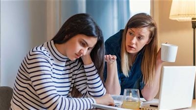 ابنتي تتصفح مواقع إباحية.. ماذا أفعل معها؟