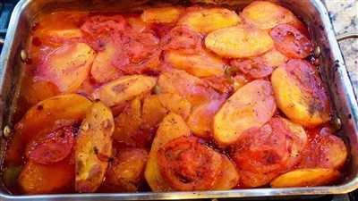 بدون لحوم.. طريقة تحضير صينية البطاطس في الفرن