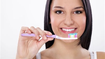 ممارسة بسيطة يوميا تمنع انتشار البكتيريا على فرشاة الأسنان