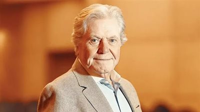 حسين فهمي يكشف عن سبب انفصاله عن ميرفت أمين للمرة الأولى 