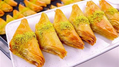 لمحبي الحلويات الشرقية.. طريقة تحضير الجلاش بالكريمة