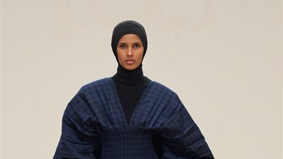 الإطلالات الفضفاضة تسيطر على اليوم الثالث بأسبوع الموضة بدبي (صور)