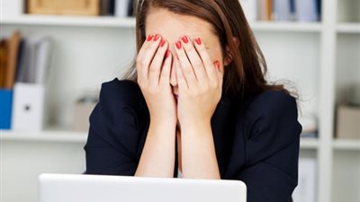 إليك 4 عادات يومية للوقاية من إجهاد العين 