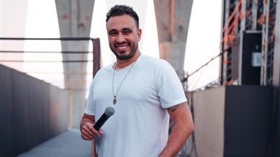 هل يعيش هشام عاشور قصة حب جديدة بعد انفصاله عن نيللي كريم؟