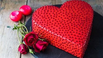 طريقة عمل كيكة عيد الحب 2025 بخطوات بسيطة