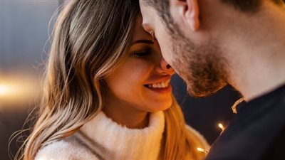 كيف يمكنك الاستفادة من التواصل غير اللفظي مع زوجك في عيد الحب 2055