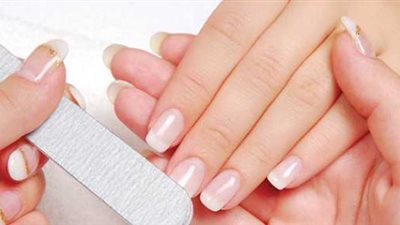 7 نصائح فعالة لعلاج مشكلة إصفرار الأظافر 