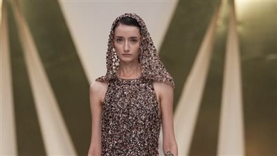 اختتام أسبوع الموضة 2025 بإطلالات عصرية هندية 