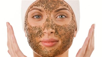  مقشرات طبيعية ساحرة لتعزيز نضارة وإشراق البشرة في الشتاء