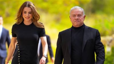 الملكة رانيا تحبس الأنفاس بإطلالة سوداء مكشوفة (صور)