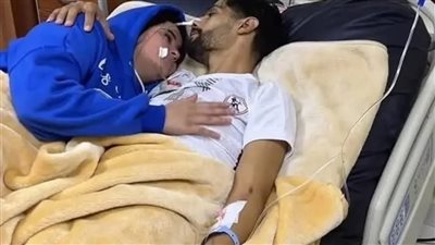 زوجة إبراهيم شيكا تخطف أنظار السوشيال بعد مساندتها لزوجها في رحلة مرضه 