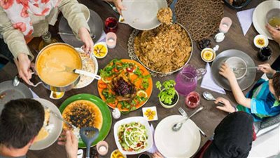 فوبيا العزومات.. نصائح تساعدك على الاستمتاع بالتجمعات العائلية بدون خوف في رمضان 