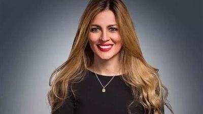 فاطمة الجولى تحصد جائزة أفضل قائدة نسائية في الاتصالات المؤسسية والتسويق بالقطاع المصرفي