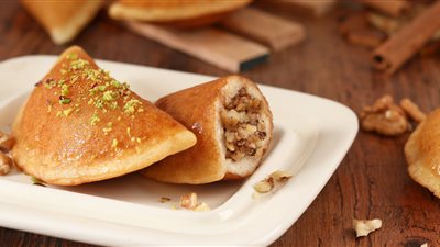 تفسير رؤية القطايف في المنام وإرتباطها بالعيشة الكريمة والحياة الطيبة 