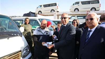 البنك الزراعي يسلم 78 سيارة ميكروباص ضمن مبادرة إحلال السيارات بالمنيا