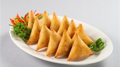 لسفرة رمضان 2025.. طريقة السمبوسك بالبطاطس الحارة بسهولة 