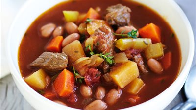 طريقة عمل شوربة الخضار باللحمة على سفرة رمضان 2025 