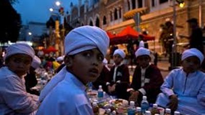 رمضان في ماليزيا | زيارة البازارات وطهي البادق أبرز الطقوس