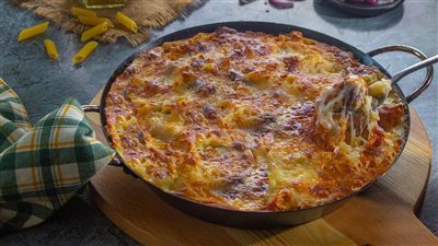  طريقة عمل طاجن المكرونة بالسجق والجبنة على سفرة رمضان 2025