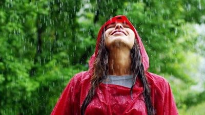 تفسير حلم نزول المطر في المنام  للعزباء والمتزوجة والحامل